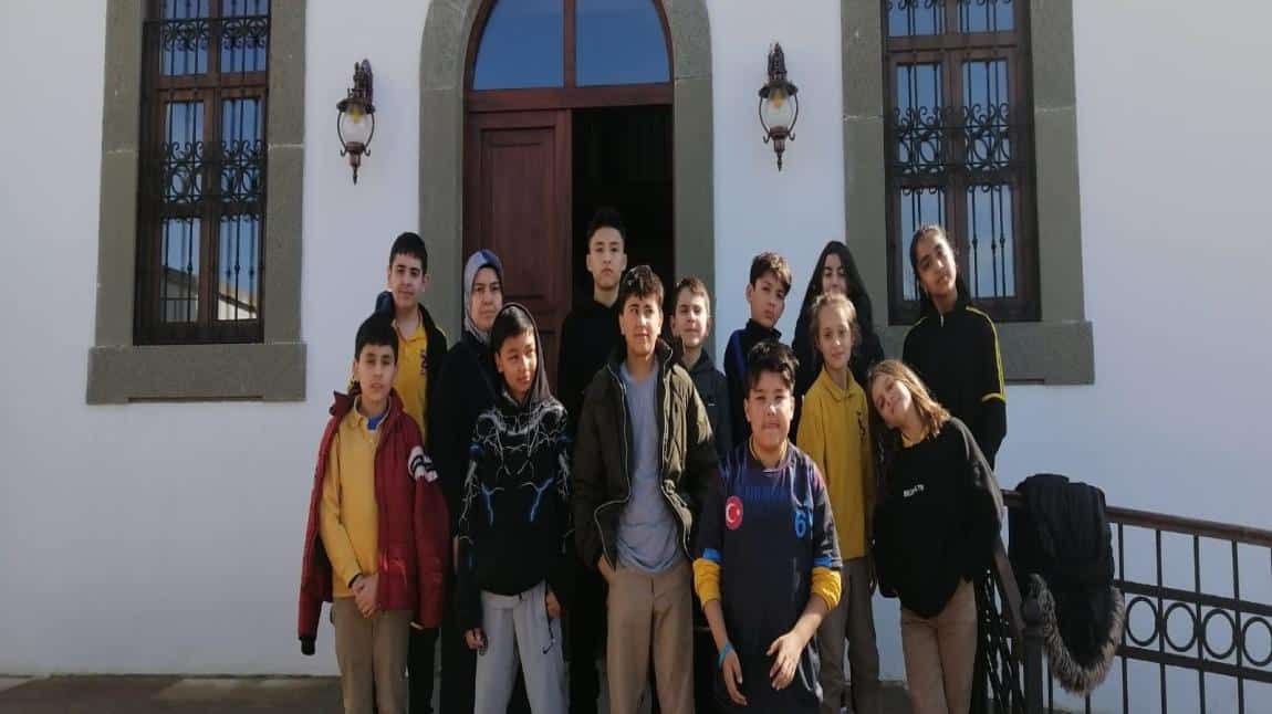 Türkçe öğretmenimiz Ayse ÇAPOĞLU  ve öğrencileri bugün Hasan Paşa Askeri Hamam Müzesini  ziyaret ettiler.